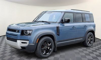 2022 Land Rover Defender 110 SE