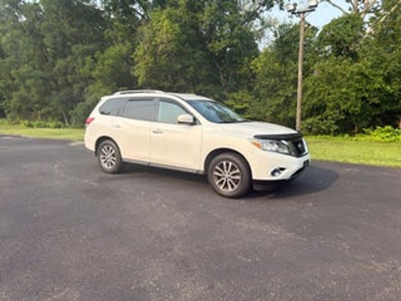 2014 Nissan Pathfinder — a typically priced live listing