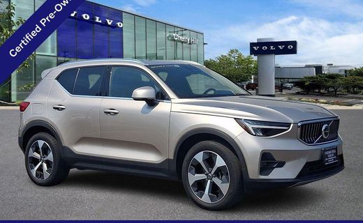 2023 Volvo XC40 Plus Bright