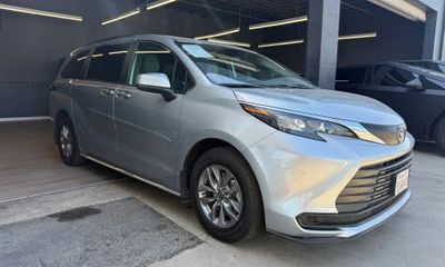 2025 Toyota Sienna LE