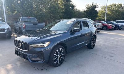 2024 Volvo XC60 Plus Dark