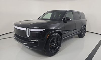 2024 Rivian R1S Adventure