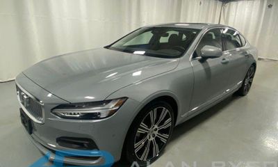 2025 Volvo S90 Plus Bright