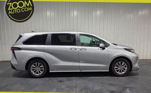 2023 Toyota Sienna XLE