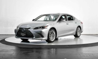 2023 Lexus ES 300H Ultra Luxury