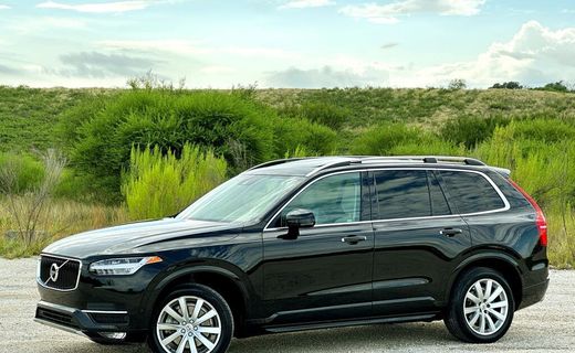 2017 Volvo XC90 Momentum
