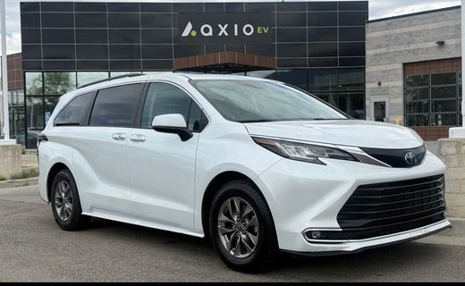 2023 Toyota Sienna XLE