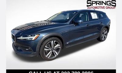 2023 Volvo V60CC Plus