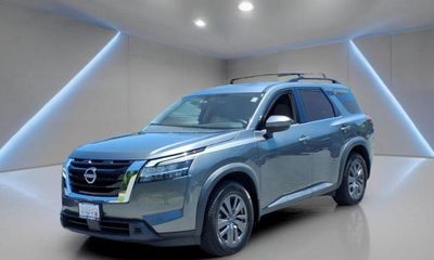 2022 Nissan Pathfinder SV