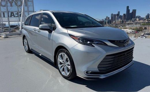 2024 Toyota Sienna Platinum