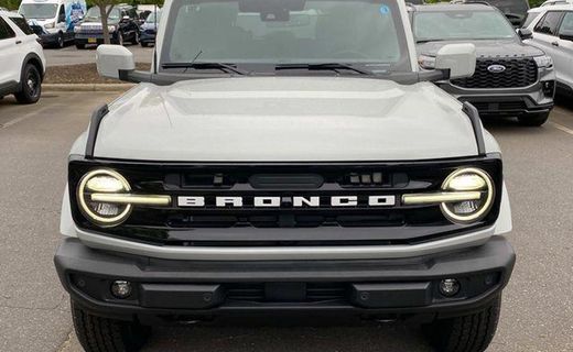 2026 Ford Bronco Outer Banks