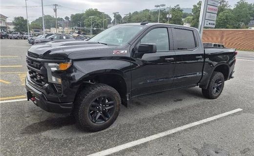 2024 Chevrolet Silverado Trail Boss Custom
