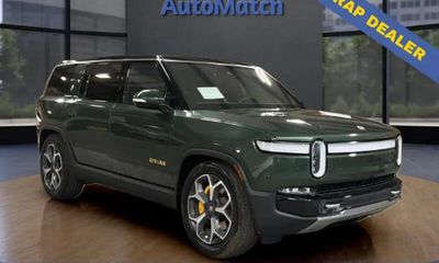 2023 Rivian R1S Adventure