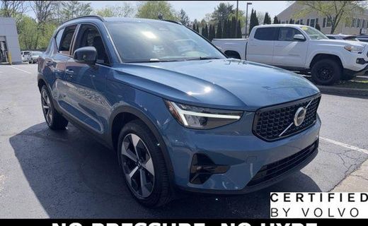 2023 Volvo XC40 Plus Dark