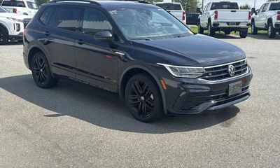 2022 Volkswagen Tiguan SE Black