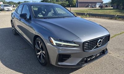 2021 Volvo S60 R Design Momentum