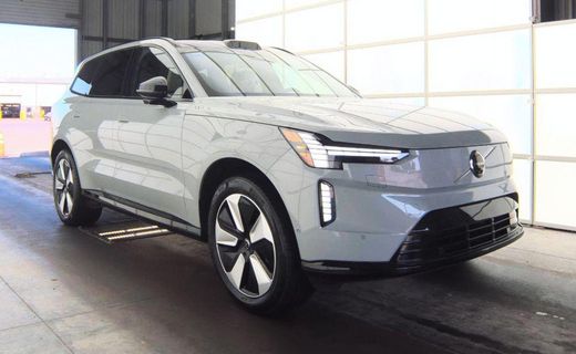 2025 Volvo EX90 Plus