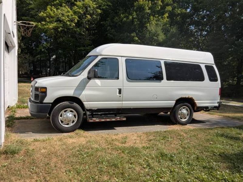Representative 2011 Ford Econoline photo