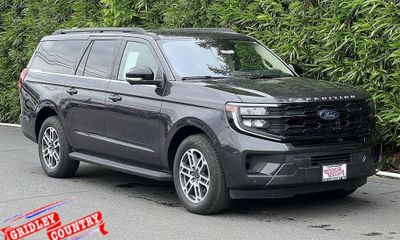 2025 Ford Expedition MAX Active