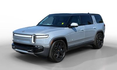 2024 Rivian R1S Adventure