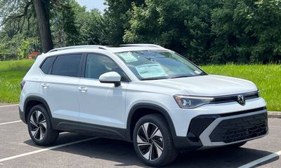2025 Volkswagen Taos 4Motion SE