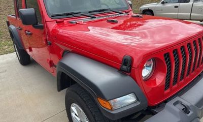 2023 Jeep Gladiator Sport
