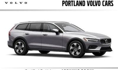 2025 Volvo V60CC Plus