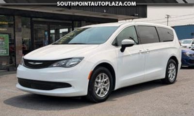 2023 Chrysler Voyager LX