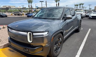 2026 Rivian R1T Premium