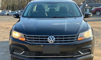 2016 Volkswagen Passat 1 8T S