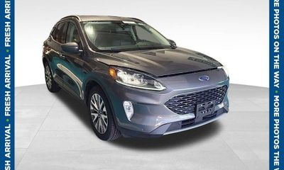 2022 Ford Escape Titanium Fhev