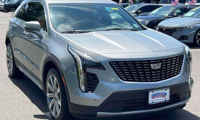 2023 Cadillac XT4 Premium Luxury