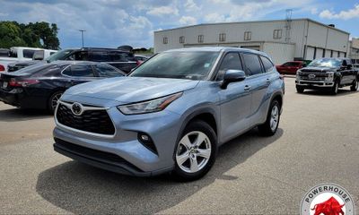 2020 Toyota Highlander LE