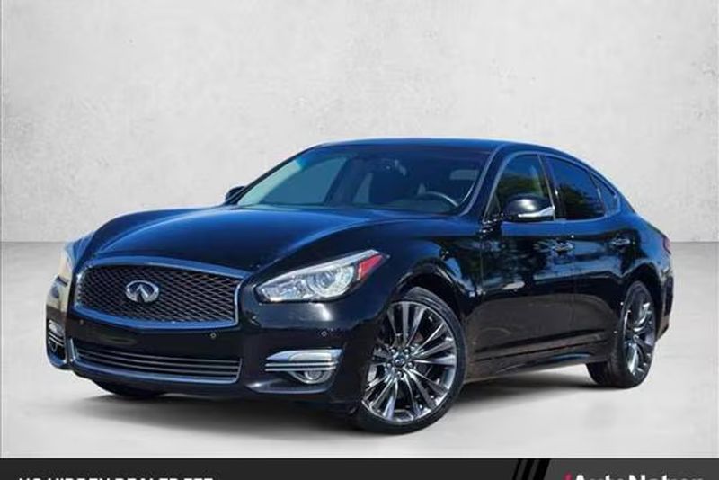 2019 Infiniti Q70 — a typically priced live listing