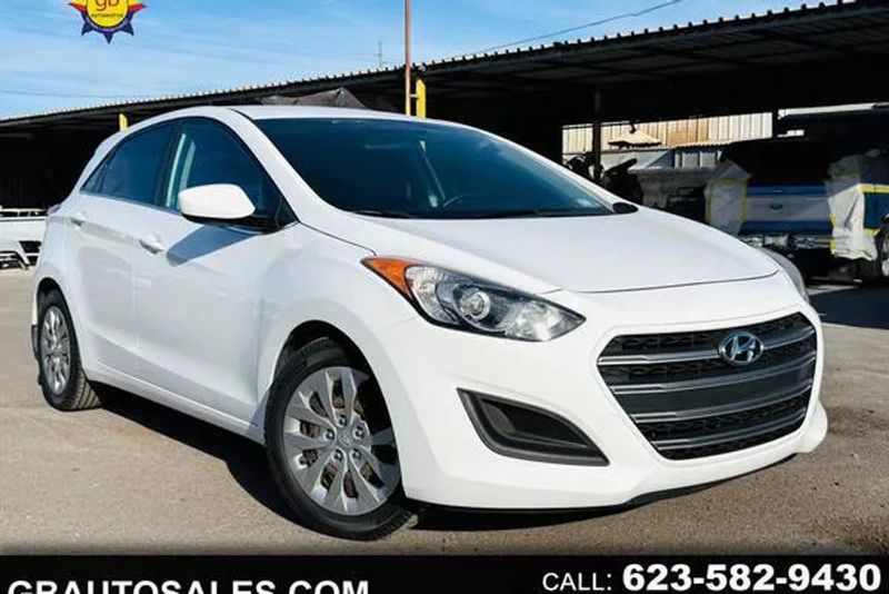 2016 Hyundai Elantra — a typically priced live listing