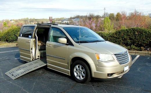 2010 Chrysler Town AND Country RT
