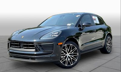 2023 Porsche Macan T