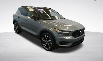 2022 Volvo XC40 R Design