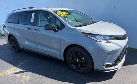 2025 Toyota Sienna XSE