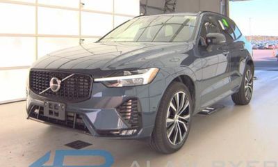 2025 Volvo XC60 Plus Dark