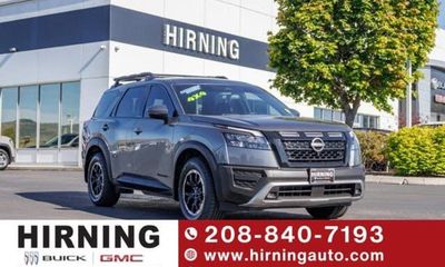 2023 Nissan Pathfinder SV