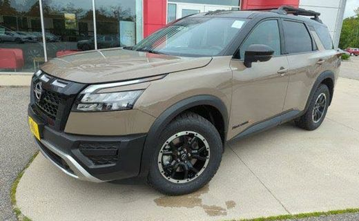 2023 Nissan Pathfinder SV