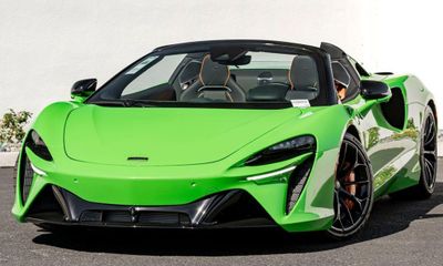 2026 McLaren Artura