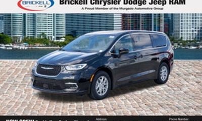 2027 Chrysler Pacifica Select