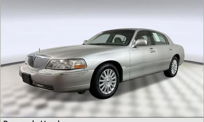 2003 Lincoln Town CAR Executive
