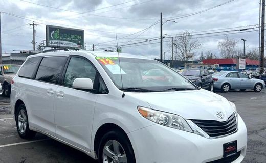 2012 Toyota Sienna LE
