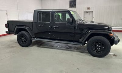 2023 Jeep Gladiator Sport