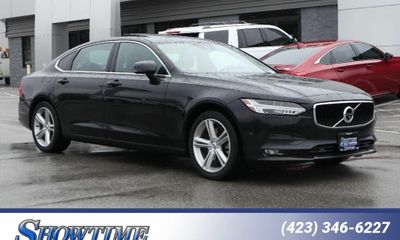 2018 Volvo S90 Momentum