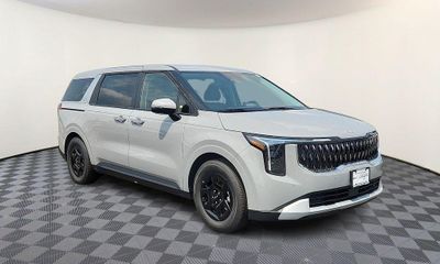 2027 Kia Carnival LXS