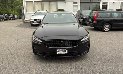 2024 Volvo S60 Plus Black Edition